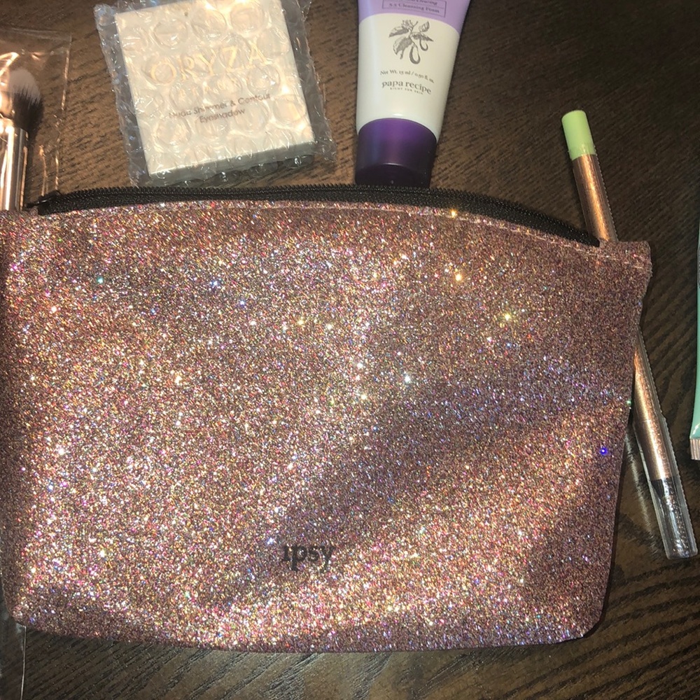 Ipsy bag - Picture 2 of 4